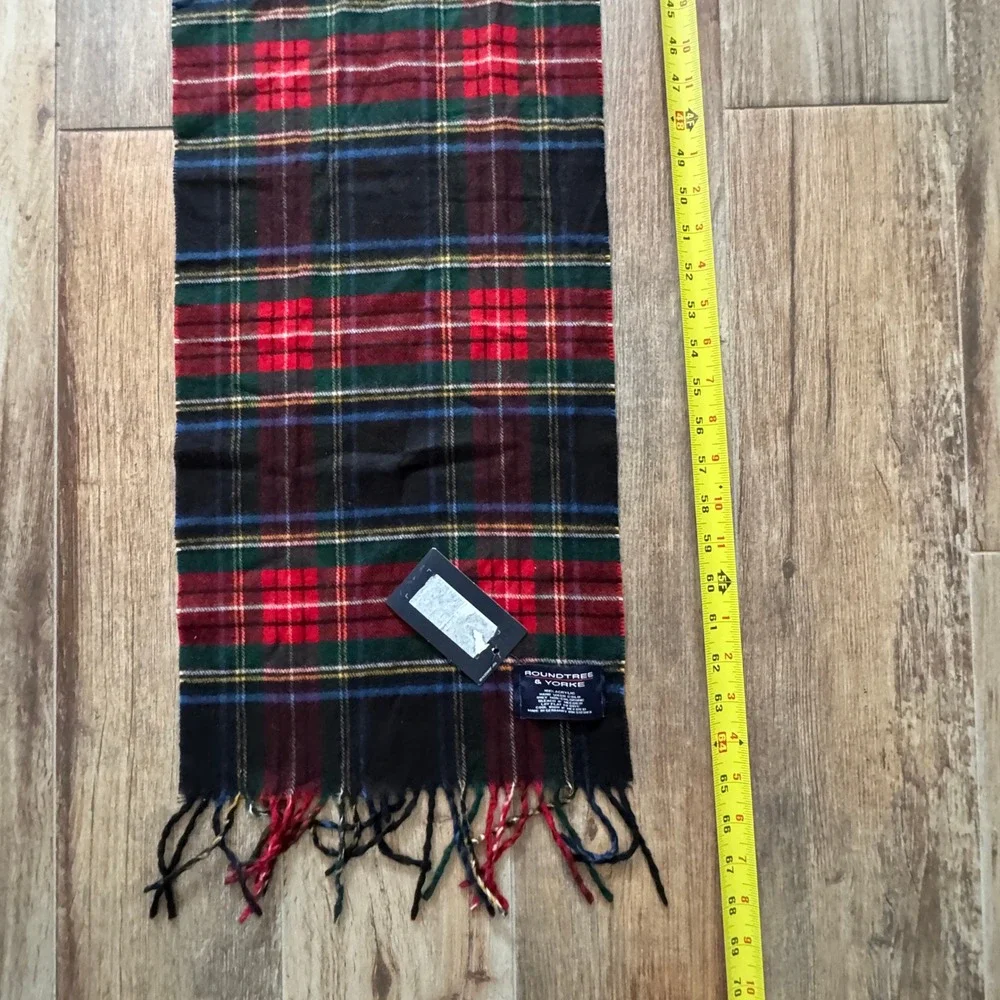 Roundtree & Yorke Plaid Scarf Black‎ Red Green Blue Fringe Acrylic